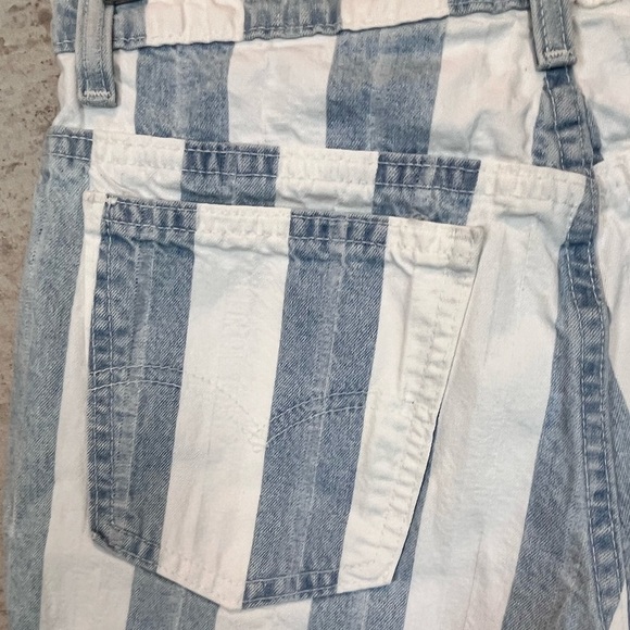 Vintage Womens Levi's 950 Relaxed Fit Blue White Stripd Shorts Sz 9 High Waisted - Picture 9 of 14